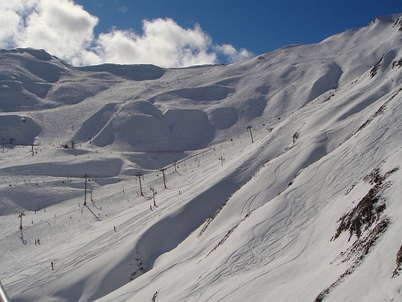 Vue des pistes de ski du cirque du Lys à Cauterets